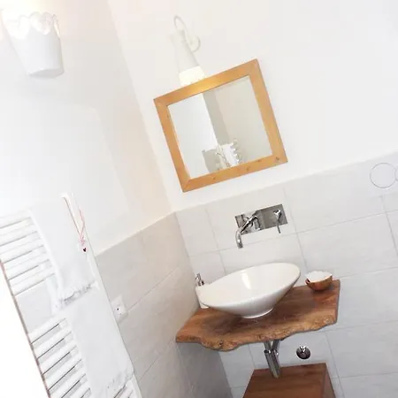 Than Bed & Breakfast 4*