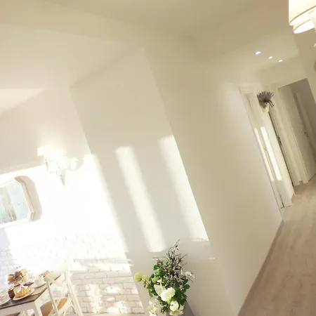 ベッド・アンド・ブレックファスト Than