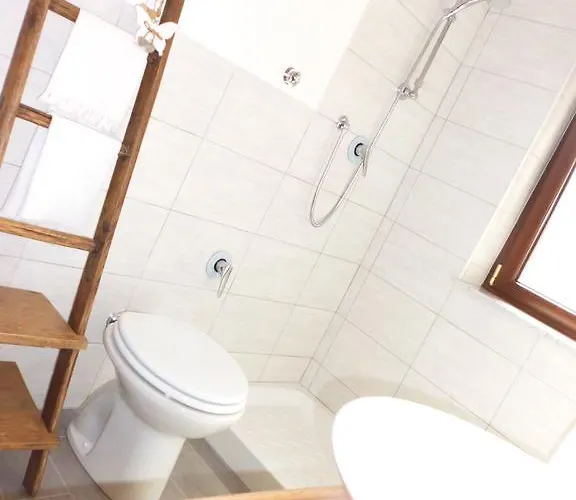 לינה וארוחת בוקר Than