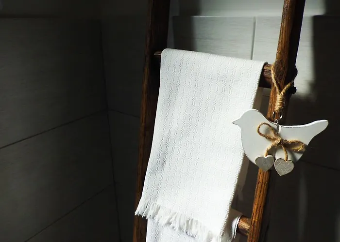 Than לינה וארוחת בוקר 4*